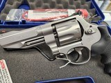 SMITH & WESSON 627-5 pro series .357 MAG - 2 of 3