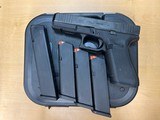 GLOCK G22 GEN 5 .40 S&W - 1 of 3