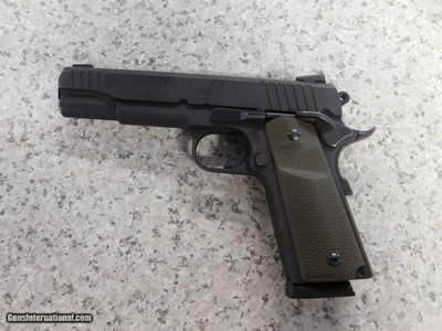 TAURUS 1911 .45 ACP