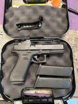 GLOCK G22 GEN 5 MOS .40 S&W - 1 of 3