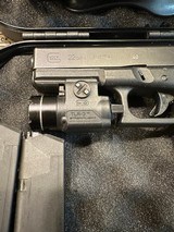 GLOCK
G22 GEN 4 .40 S&W - 2 of 3