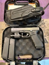 GLOCK
G22 GEN 4 .40 S&W - 1 of 3