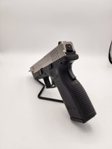 SPRINGFIELD ARMORY XD-40 .40 S&W - 2 of 3