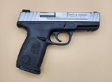SMITH & WESSON SD40 VE .40 S&W - 2 of 3