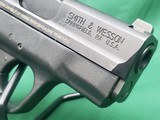 SMITH & WESSON M&P40 SHIELD .40 S&W - 2 of 3