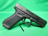 GLOCK G22 GEN5 .40 S&W - 2 of 3