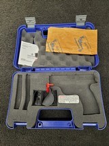 SMITH & WESSON M&P40 COMPACT .40 S&W - 2 of 3