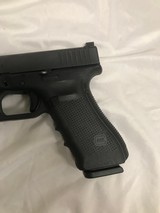 GLOCK G-22 Gen 4 w/ Night Sights .40 S&W - 2 of 3