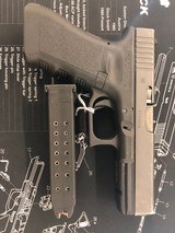 GLOCK G17 9MM LUGER (9x19 PARA) - 1 of 3