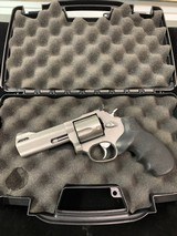 TAURUS Tracker
.44 MAGNUM - 1 of 3