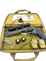 TAURUS RAGING HUNTER .44 MAGNUM - 1 of 2