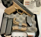 GLOCK G22 .40 S&W - 2 of 3