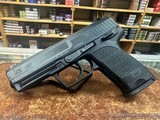 HECKLER & KOCH USP .40 S&W - 2 of 3