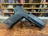 HECKLER & KOCH USP .40 S&W - 1 of 3