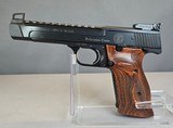SMITH & WESSON 41 PERFORMANCE CENTER .22 LR - 2 of 3