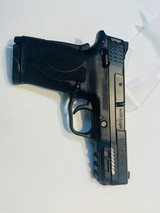 Smith & Wesson M&P9 Shield EZ Range Kit 9MM LUGER (9X19 PARA) - 2 of 3