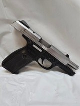 RUGER SR9 9MM LUGER (9x19 PARA) - 1 of 3