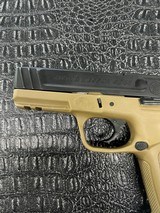 SMITH & WESSON SD40 .40 S&W - 2 of 3