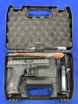 BERETTA APX .40 S&W - 1 of 3