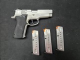 SMITH & WESSON MODEL 910S 9MM LUGER (9x19 PARA) - 2 of 3