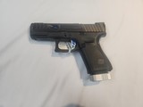 GLOCK custom 19 gen 5 9MM LUGER (9x19 PARA) - 1 of 3