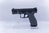 HECKLER & KOCH VP9 Rare Color! 9MM LUGER (9x19 PARA) - 1 of 3