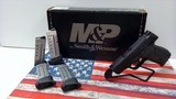 SMITH & WESSON M&P 40 Shield w/5 mags .40 S&W - 1 of 3