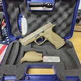 SMITH & WESSON M&P40 .40 S&W - 2 of 2