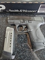 SMITH & WESSON M&P 9 SHIELD 9MM LUGER (9x19 PARA) - 1 of 3