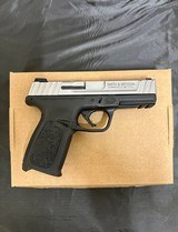 SMITH & WESSON SD40 VE .40 S&W - 2 of 3