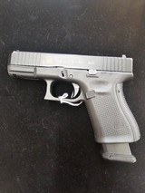 GLOCK 19 gen 5 9MM LUGER (9x19 PARA) - 1 of 3