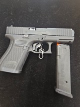 GLOCK 19 gen 5 9MM LUGER (9x19 PARA) - 2 of 3