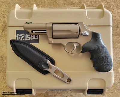 TAURUS JUDGE .45 LC/.410 GA