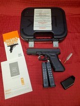 GLOCK G17 GEN 4 9MM LUGER (9x19 PARA) - 1 of 3