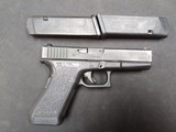 GLOCK G22 .40 S&W - 1 of 3