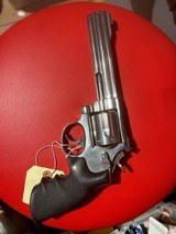 SMITH & WESSON 617-1 .22 LR - 1 of 3