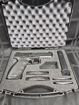 HECKLER & KOCH VP40 .40 S&W - 1 of 3