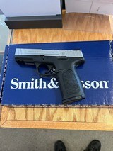 SMITH & WESSON SD40 VE .40 S&W - 1 of 3
