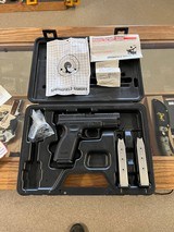 SPRINGFIELD ARMORY XD .40 S&W - 1 of 3