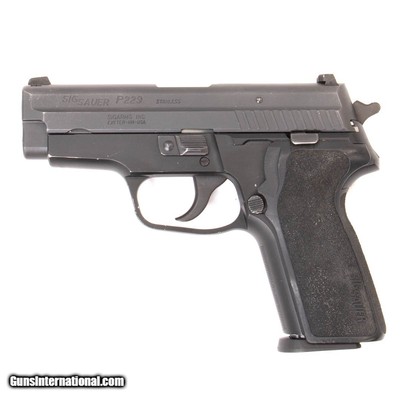 SIG SAUER P229
.40 S&W