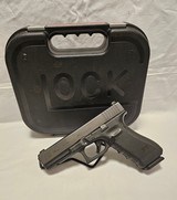 GLOCK 22gen4 .40 S&W - 2 of 3