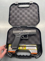 GLOCK 22 GEN 5 .40 S&W - 1 of 3