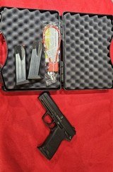 HECKLER & KOCH USP 45 .45 ACP - 2 of 3