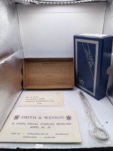 SMITH & WESSON Model 60 (NIB from 1969) .38 SPL - 2 of 3