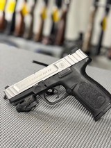SMITH & WESSON SD 40 VE Crimson Trace Rail Master 9MM LUGER (9x19 PARA) - 2 of 3