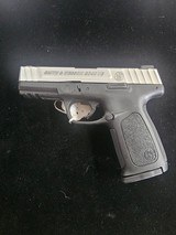 SMITH & WESSON SD40 VE .40 S&W - 1 of 3