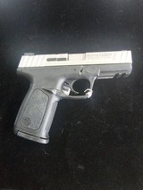 SMITH & WESSON SD40 VE .40 S&W - 2 of 3