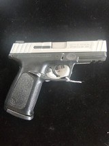 SMITH & WESSON SD40 VE .40 S&W - 2 of 3