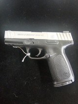 SMITH & WESSON SD40 VE .40 S&W - 1 of 3