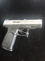SMITH & WESSON SD40 VE .40 S&W - 2 of 3